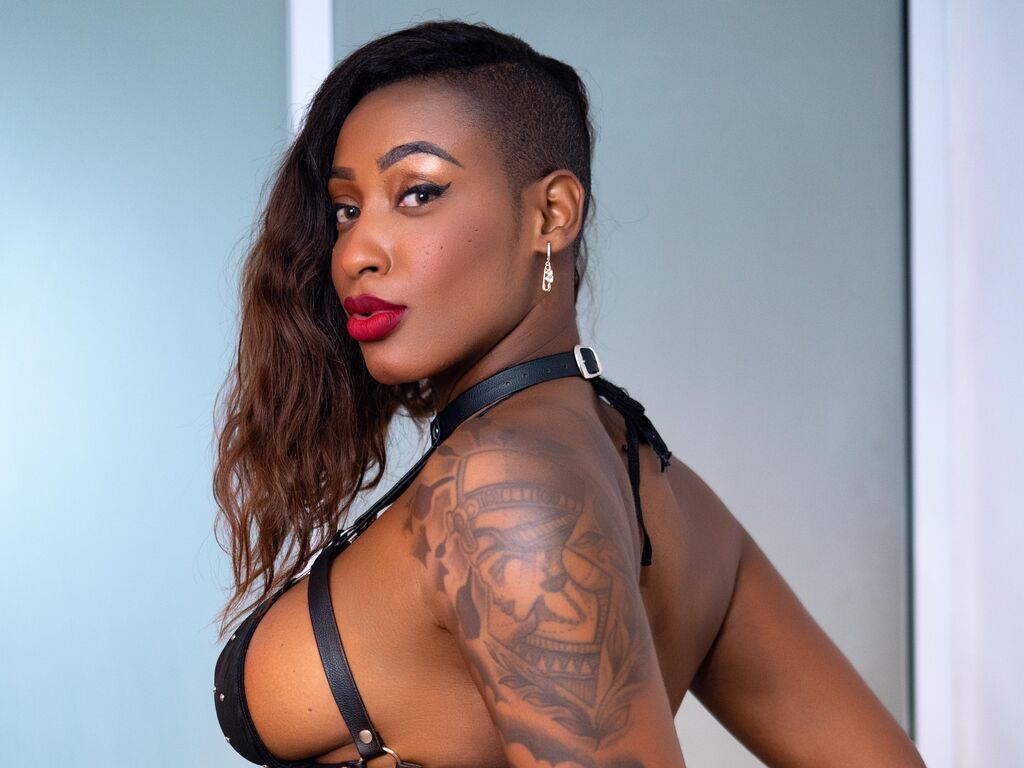 Nahomy Owenn